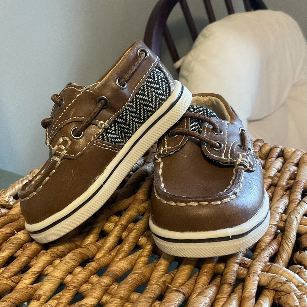 Oshkosh Genuine Baby Boy Boat Shoe Size 2